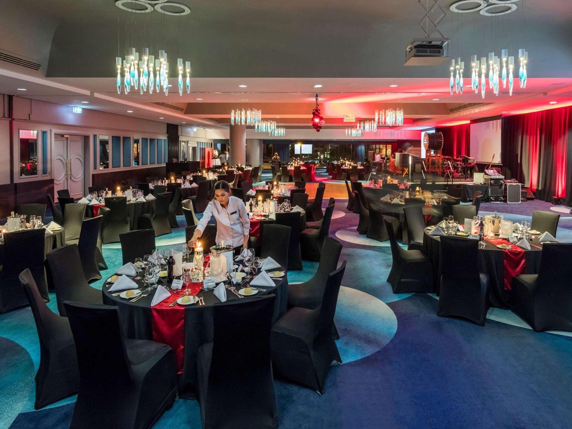 Pullman King George Square Hotel 5*